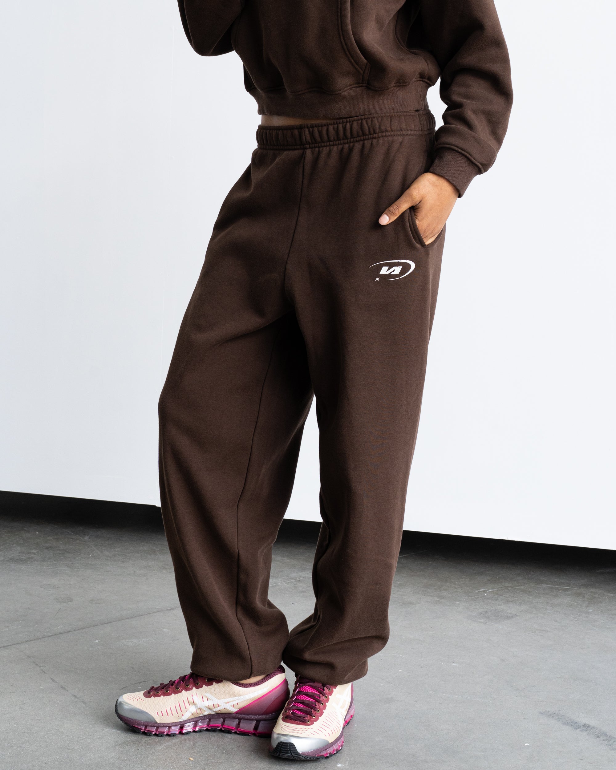Vintage Brown Star Training Cuffed Sweatpants - Side View