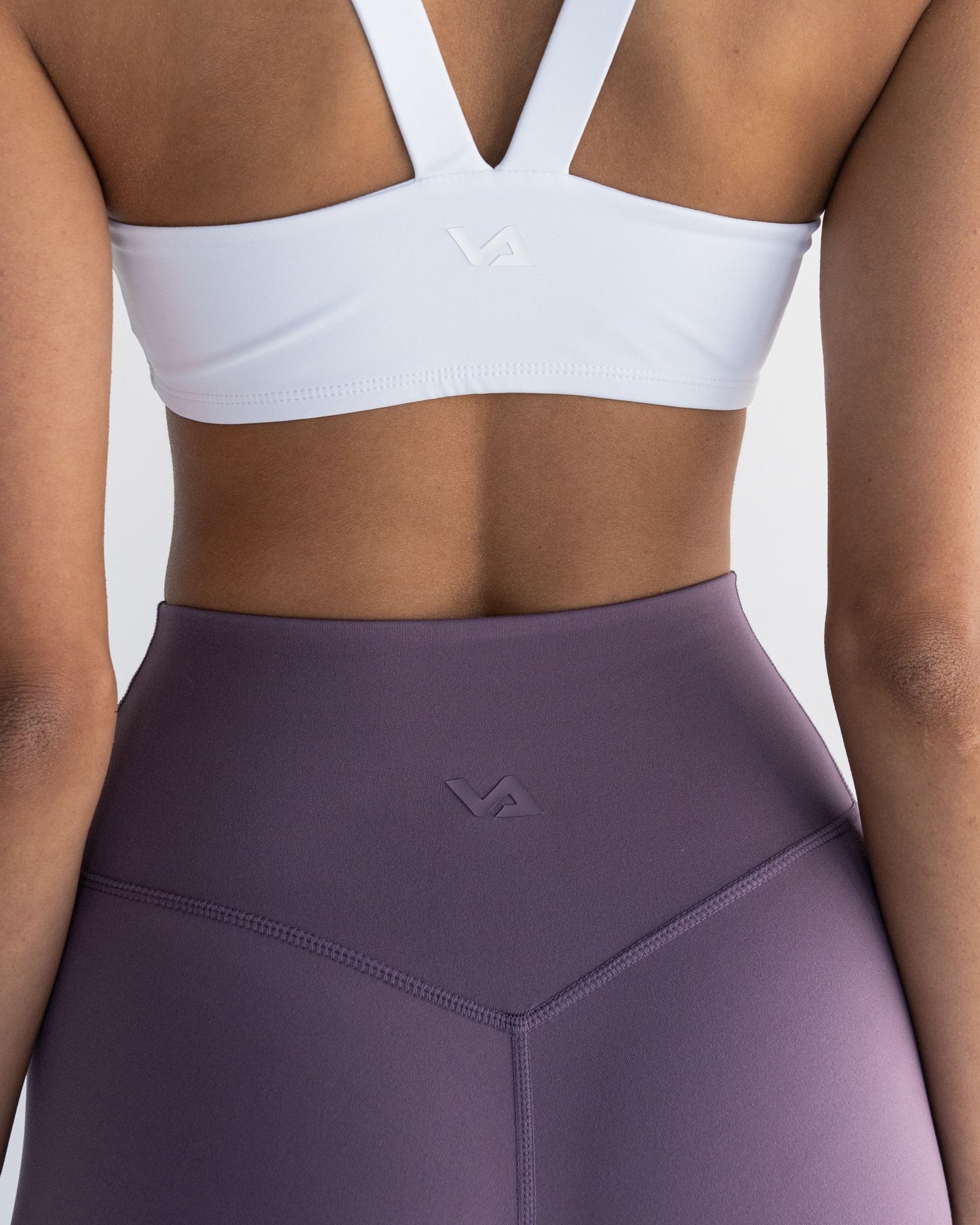 V-crop - White